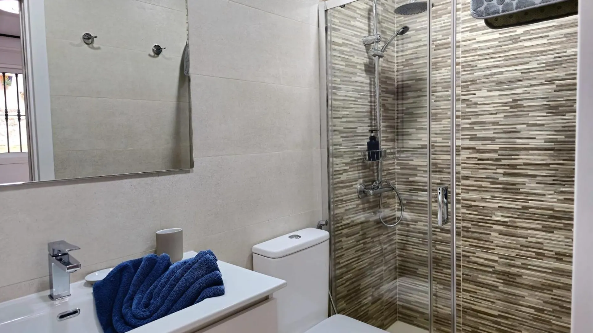 Rincon Del Sol Dorado 2 Bedroom 2 Bathroom Apartment With Private Parking By Namaste Elite Torremolinos 0*,  Espanha